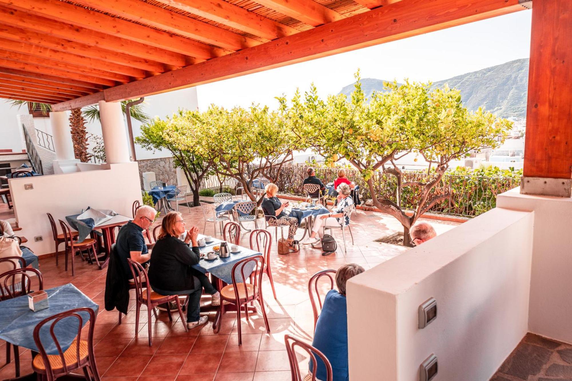 Hotel Residence La Villetta Canneto  Exterior foto